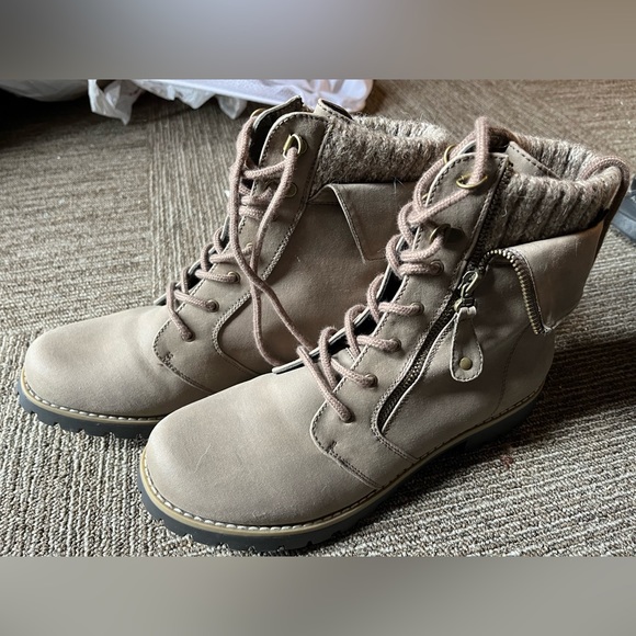 Cliffs pembroke bootie size 9 - Picture 4 of 4